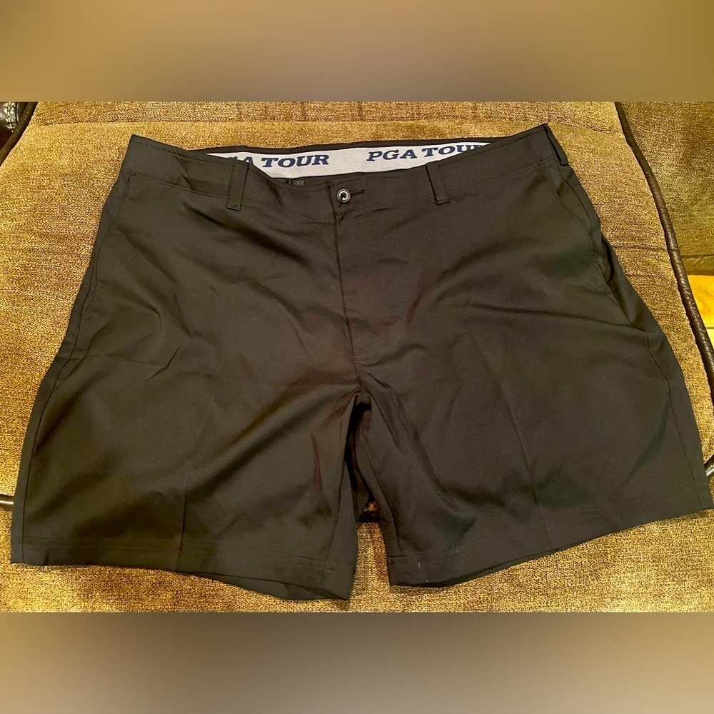 Men’s golf shorts, PGA Tour, size 40. Very good condition. Worn only few times